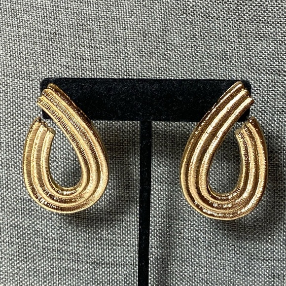 GIVENCHY Textured Gold Tone Post Pierced Earrings 80's French Couture - Picture 1 of 12